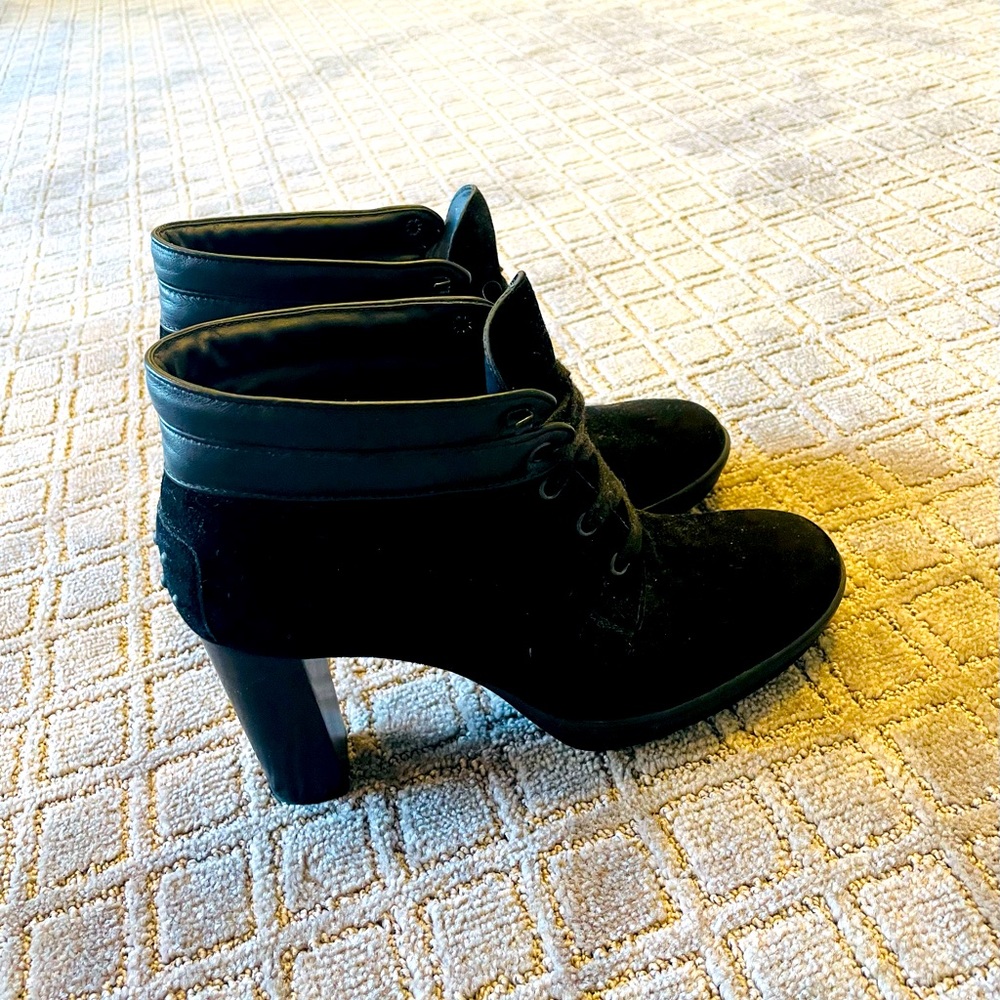 Tod's black suede and leather women's shoe boot (size 9.5)